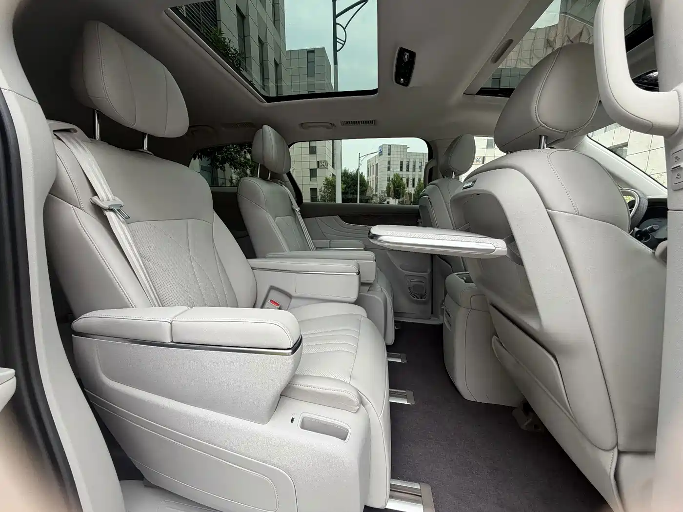 Roewe iMAX8 EV 2025 2026 1.5T DMH High-End Edition
