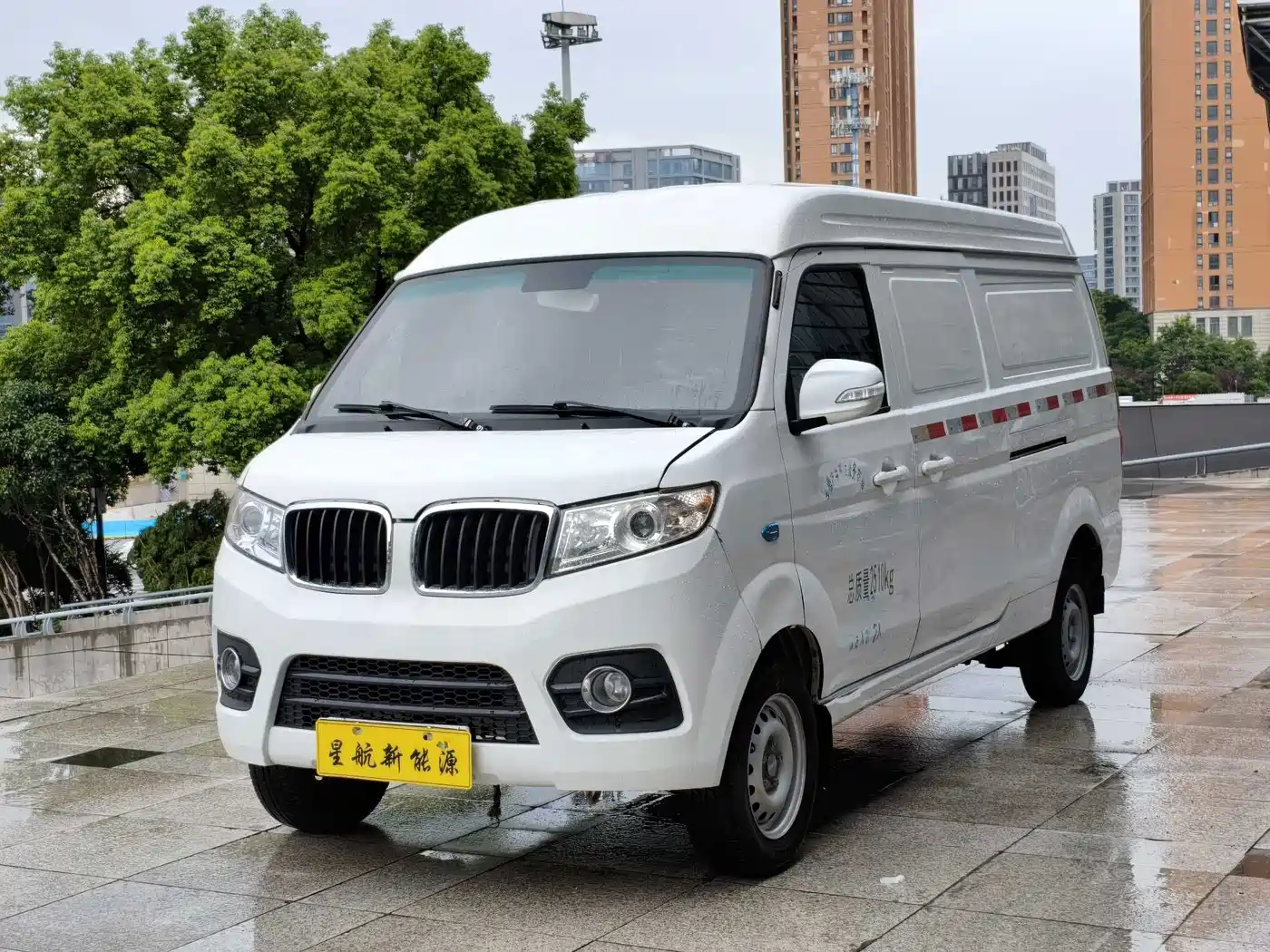 SRM Xinyuan Good Luck 2023 2022 Model Van Entrepreneur