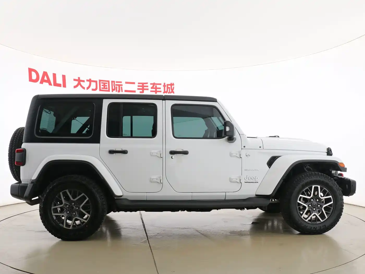 Jeep Wrangler 2026 2024 Model 2.0T Sahara Four-Door Version