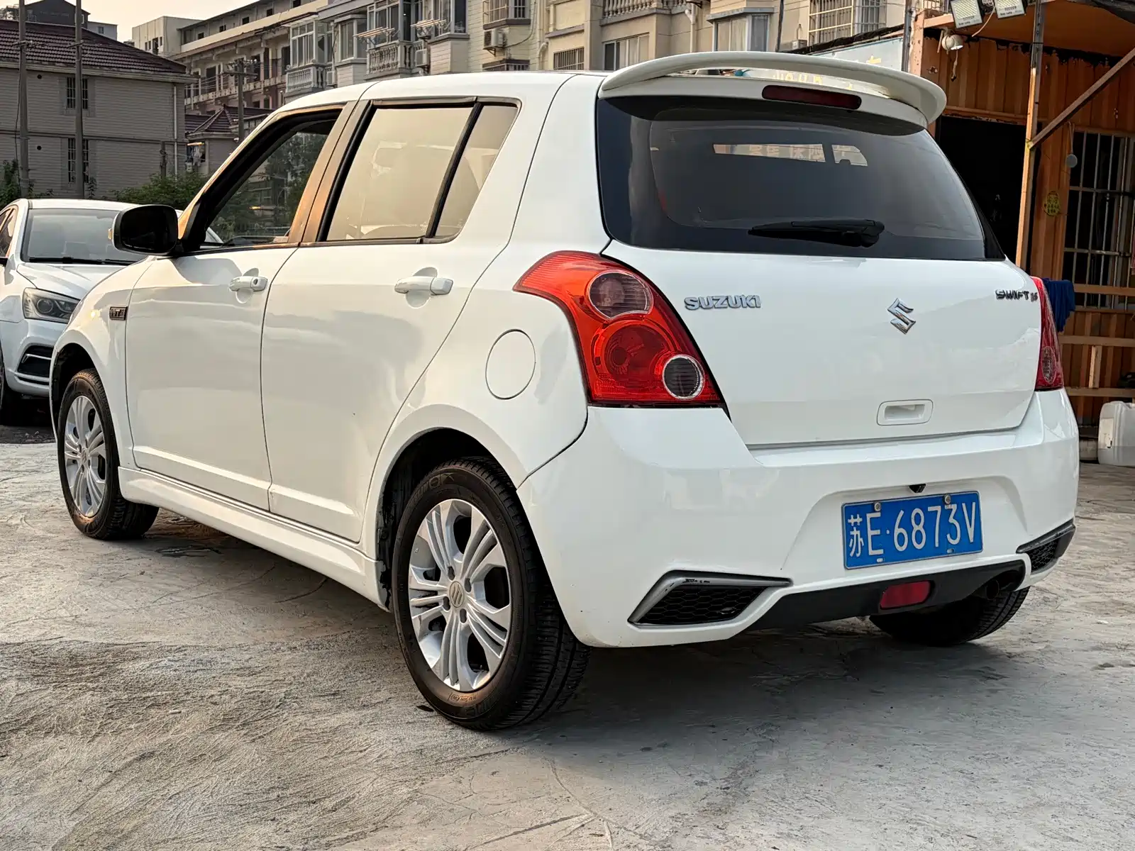 Photo 7 - Suzuki Swift