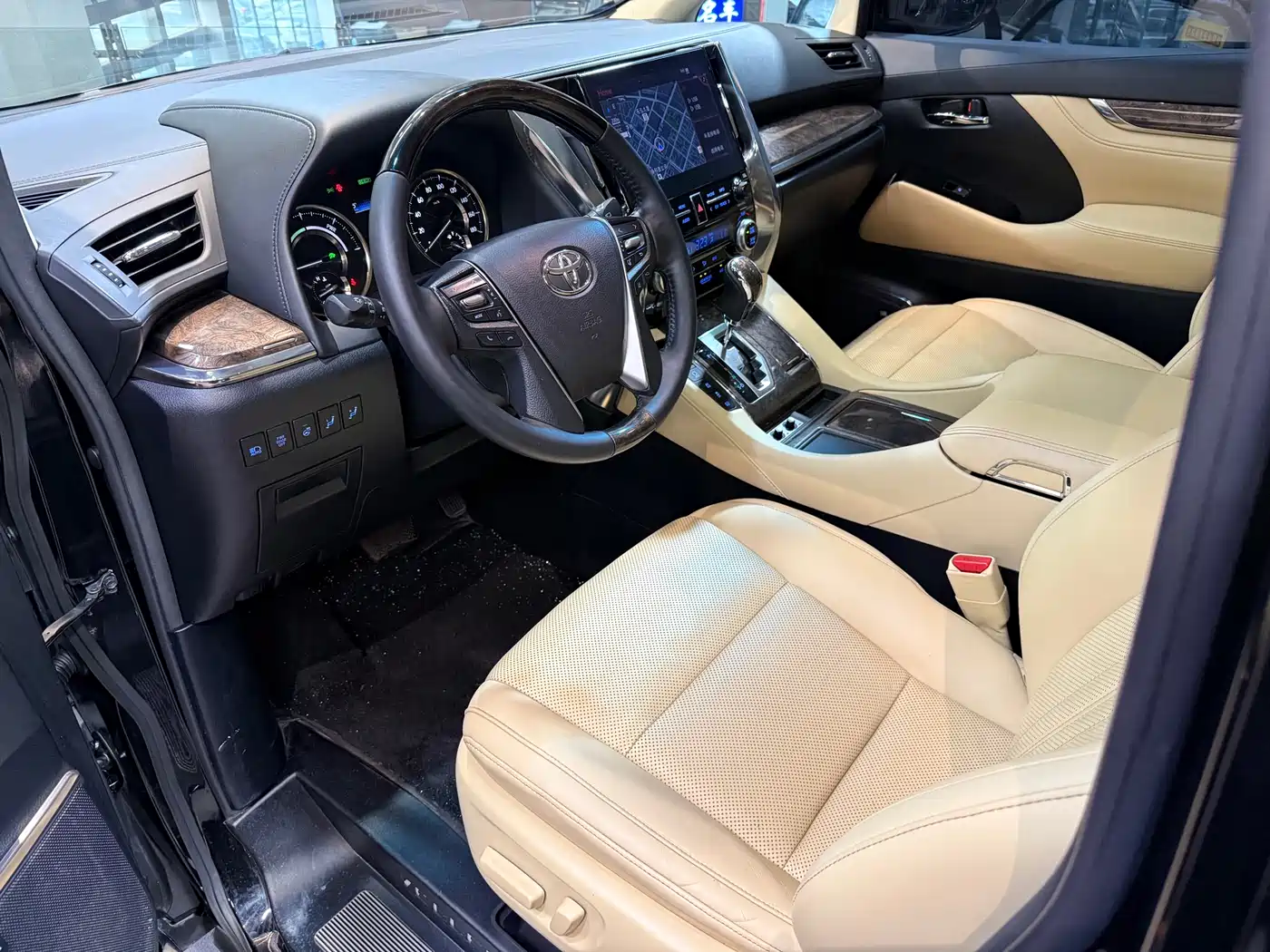 Toyota Vellfire 2020 Twin Engine 2.5L HV Premium Edition фото 6