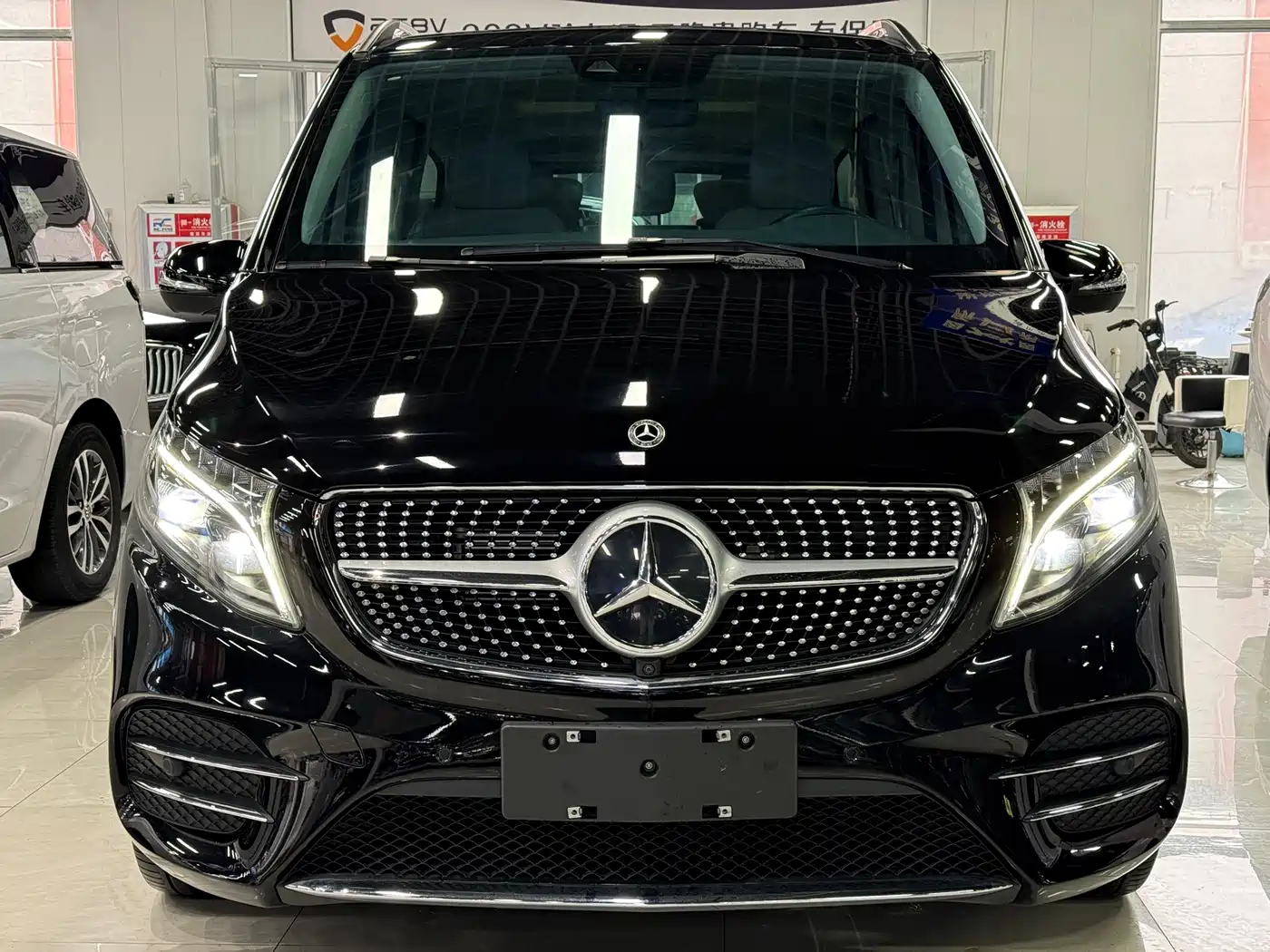 Mercedes-Benz V-Class 2022 V 260 L Long Wheelbase Luxury Edition фото 15