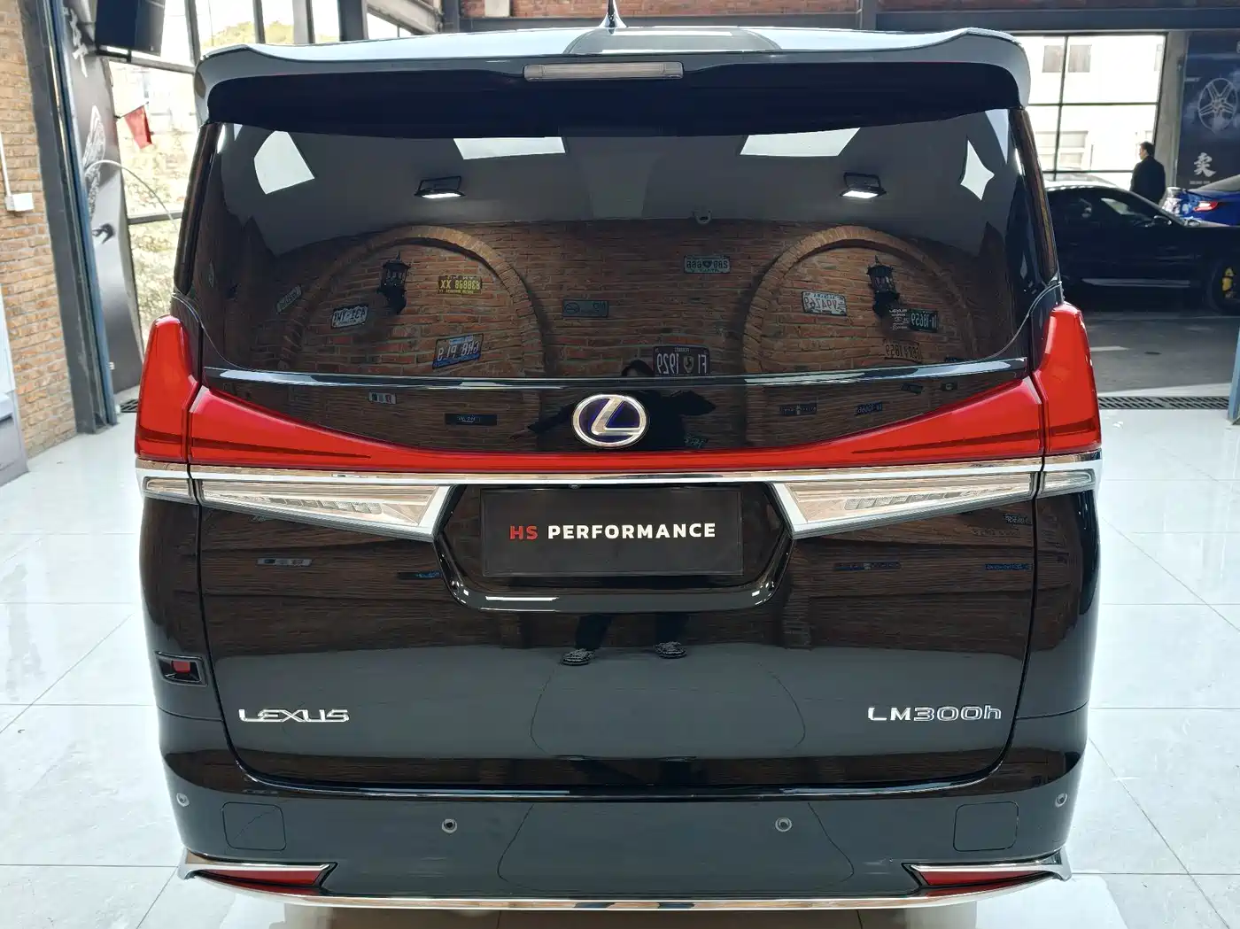 Lexus LM 2020 300h 4-Seat Imperial Edition фото 13