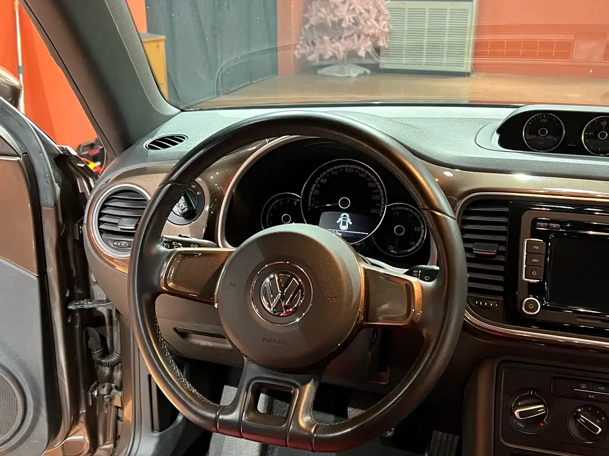 Volkswagen Beetle 2013 1.4TSI Fashion Edition фото 10
