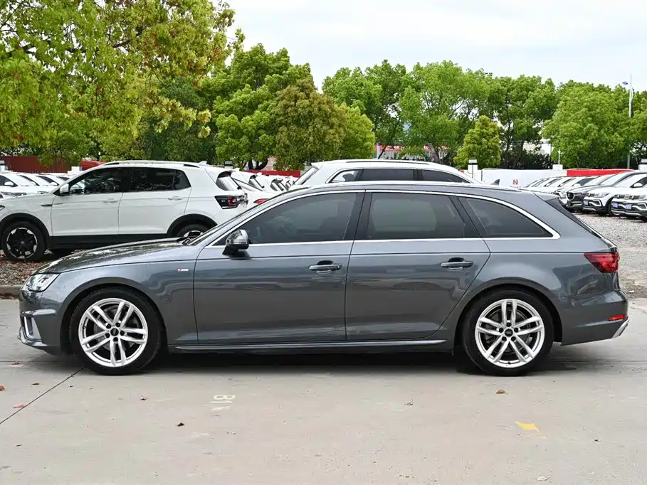 Audi A4 (Import) 2020 Avant Pioneer 40 TFSI Luxury Sport фото 3