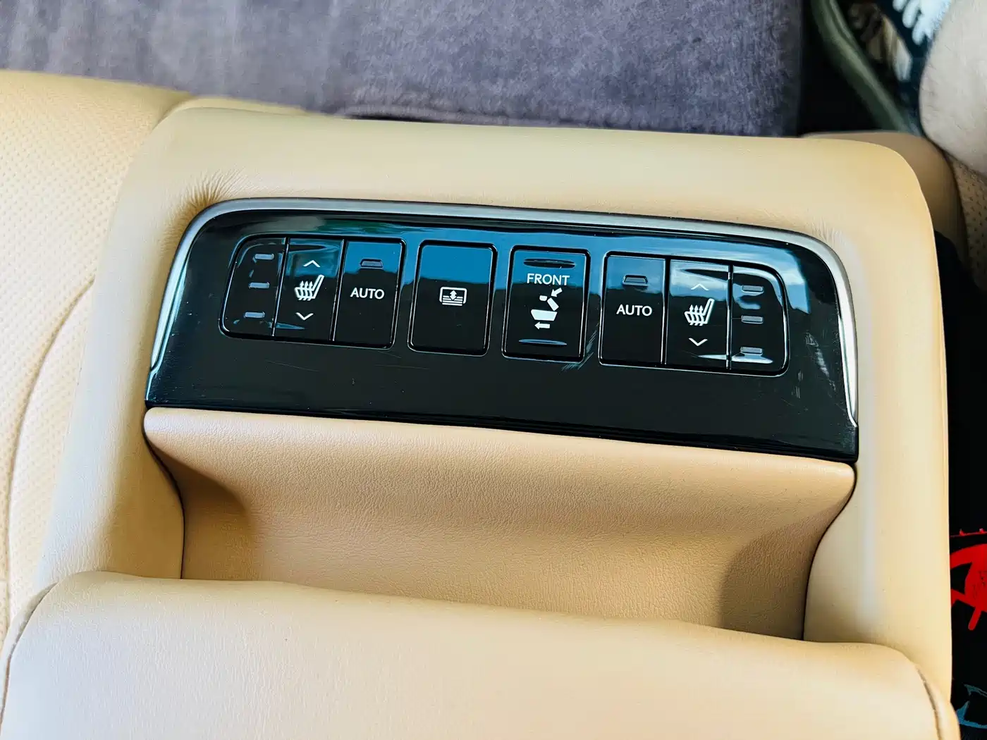 Фото 23 - Lexus LS