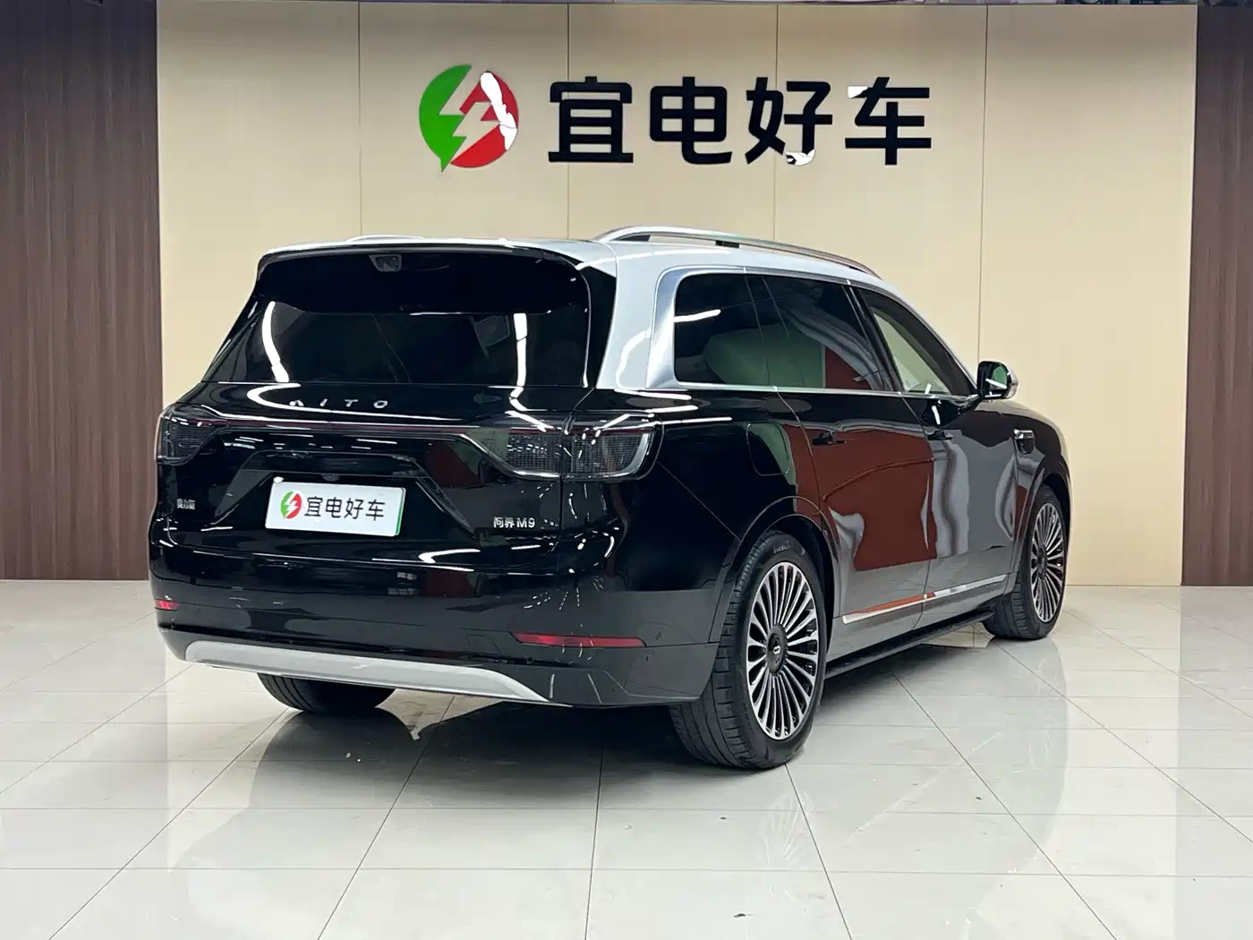 AITO Wenjie AITO M9 2025 Extended Range Ultra 52kWh 6-Seater фото 5