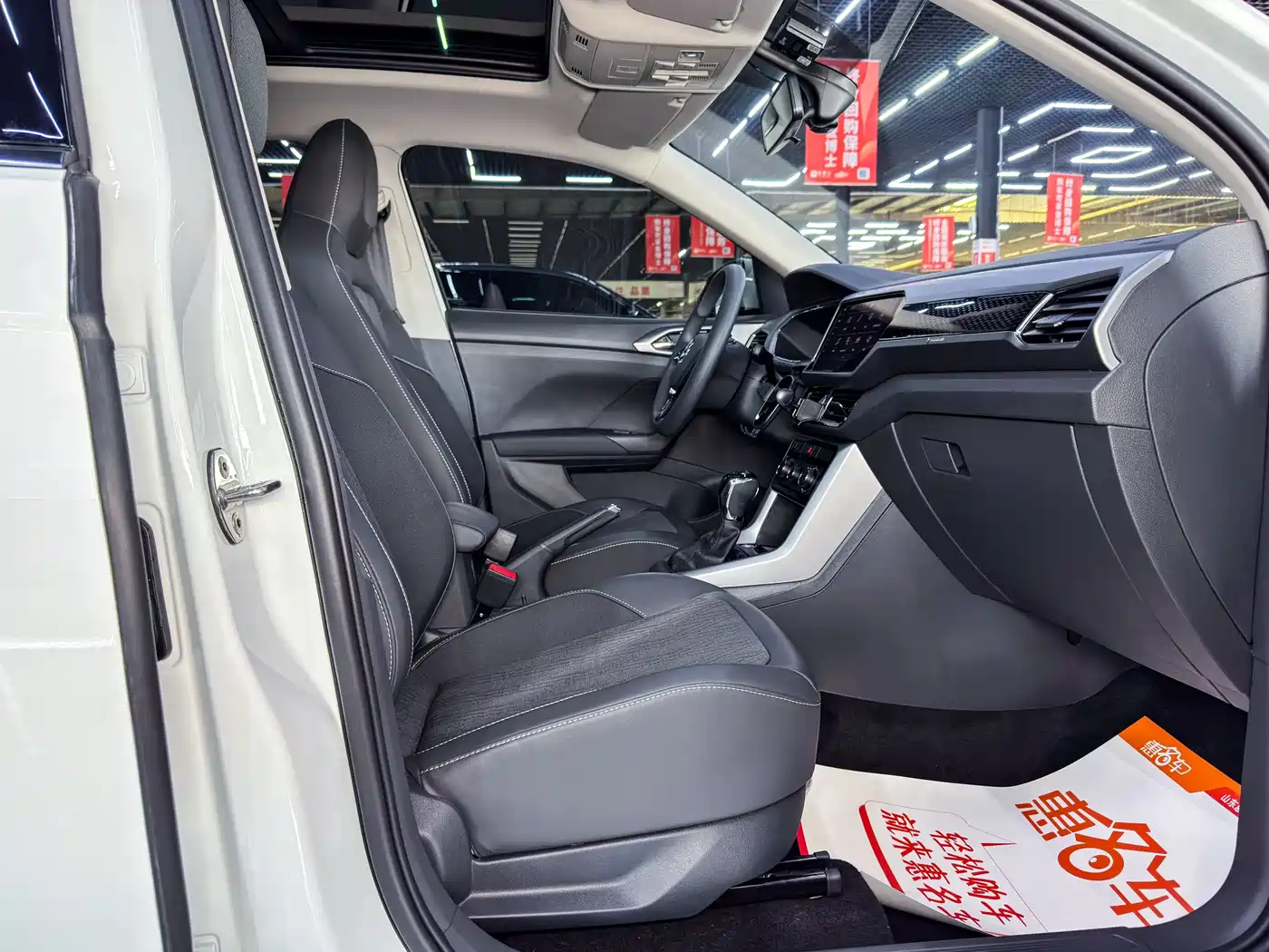 Volkswagen T-Cross 2023 300TSI DSG Comfort Edition фото 9