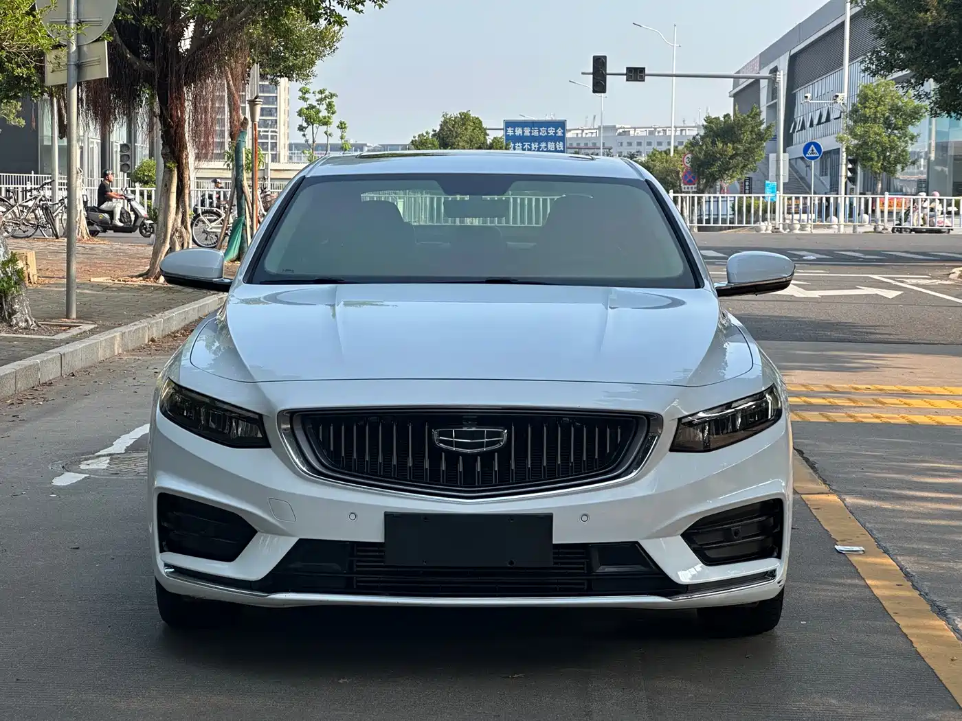 Фото 2 - Geely Preface