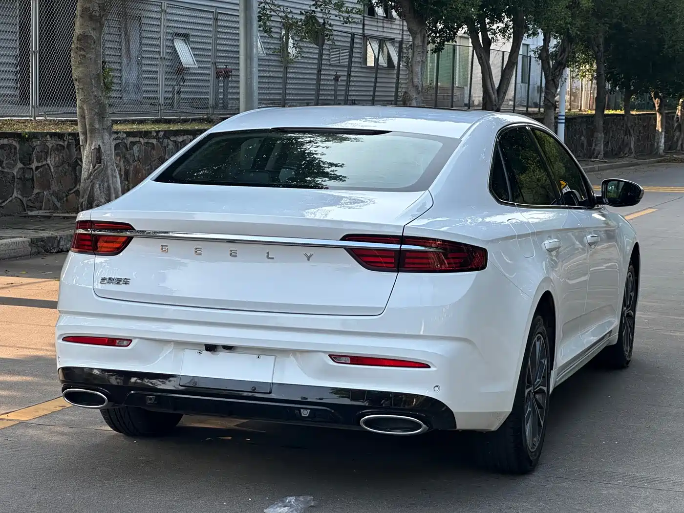 Фото 4 - Geely Preface
