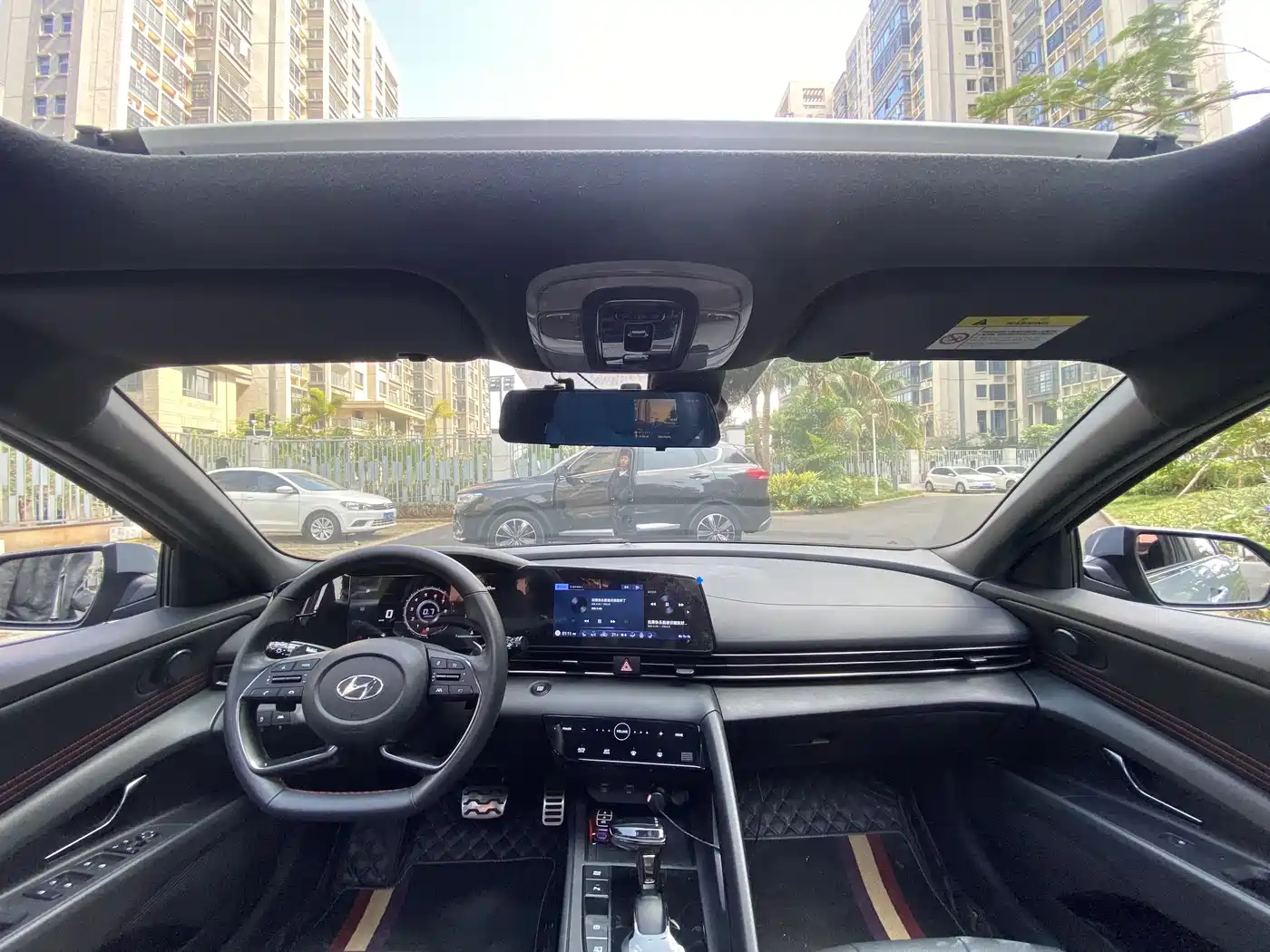 Hyundai Elantra 2022 240TGDi DCT LUX Premium Edition фото 4
