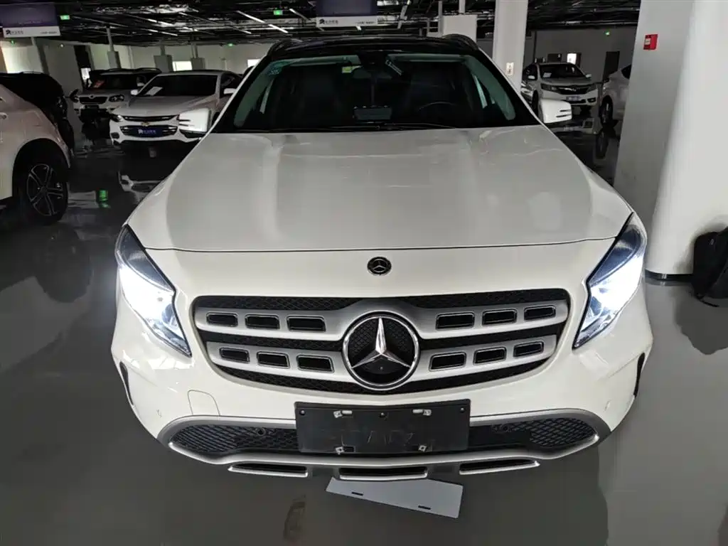 Mercedes-Benz GLA 2018 GLA 200 Dynamic фото 3