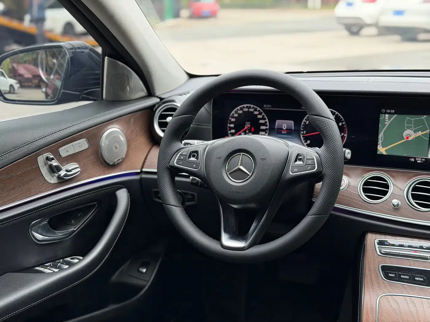 Mercedes-Benz E-Class 2018 E 300 L Luxury фото 6