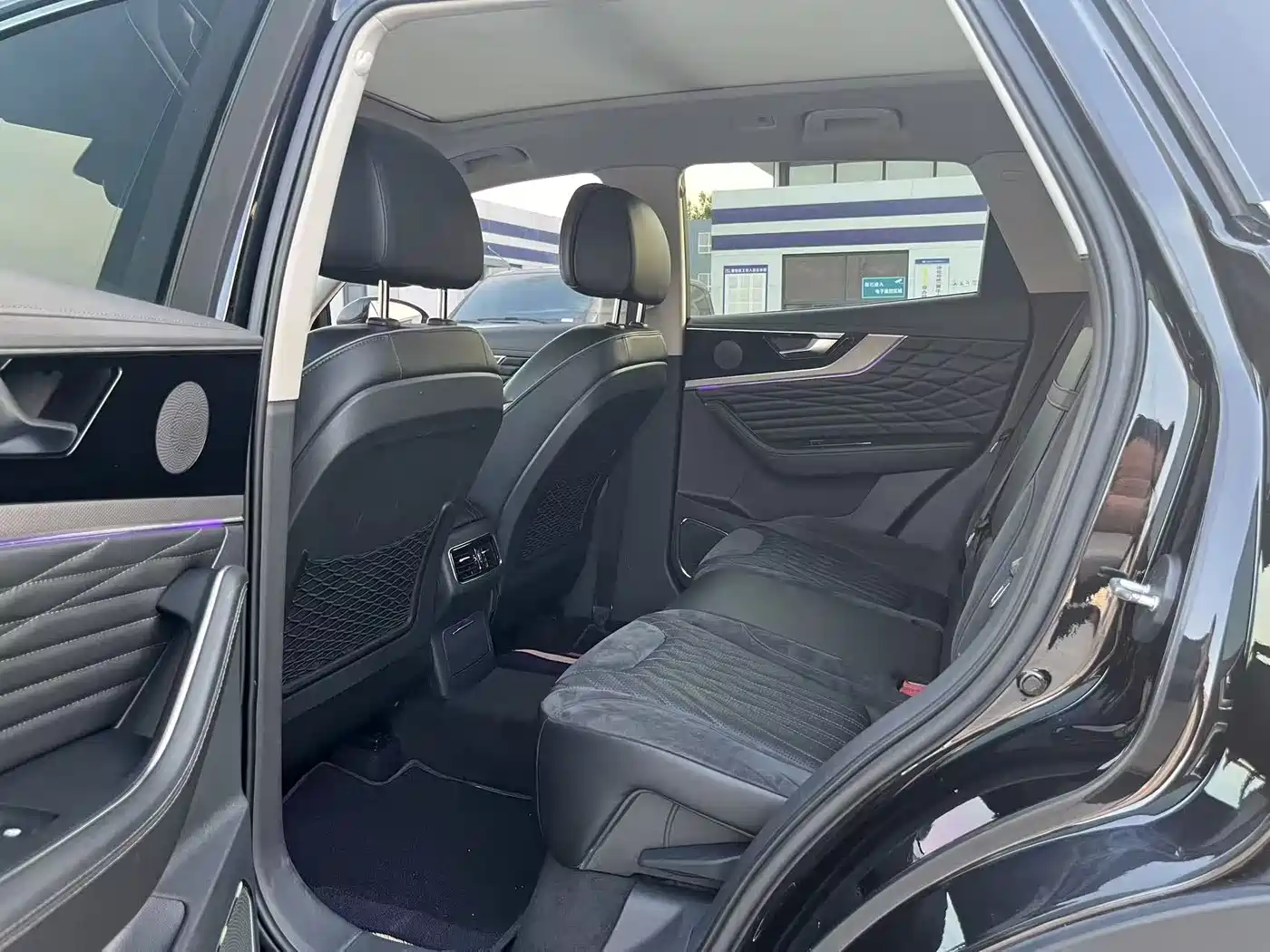 Hongqi HS5 2022 Facelift 2.0T Smart Flag Enjoyment AWD Edition фото 11