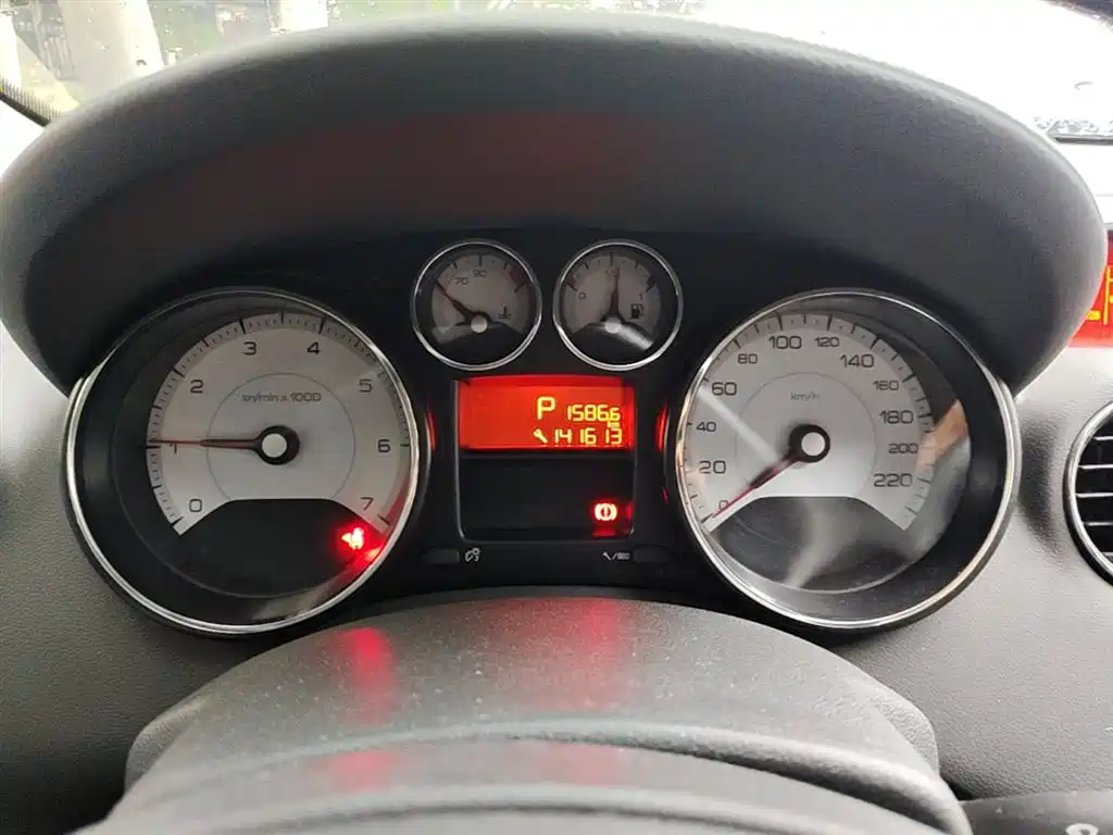 Peugeot 408 2013 1.6L Automatic Comfort Edition фото 12