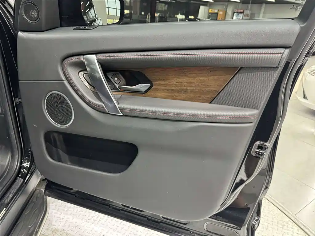 Фото 18 - Land Rover Discovery Sport PHEV
