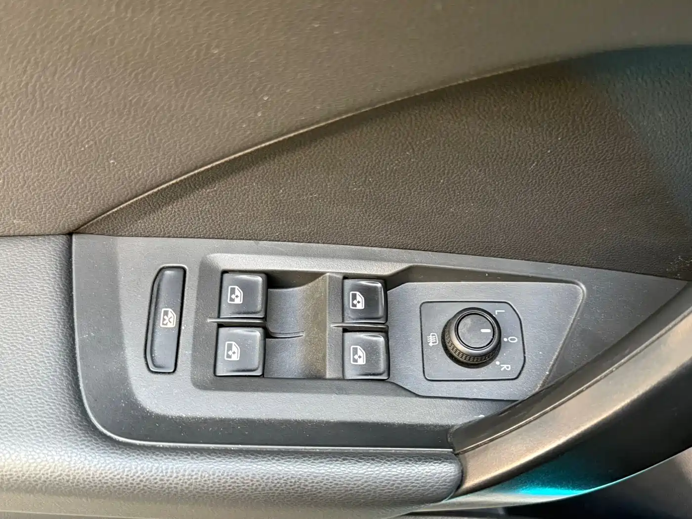 Volkswagen Tharu 2022 280TSI FWD Luxury Edition фото 19