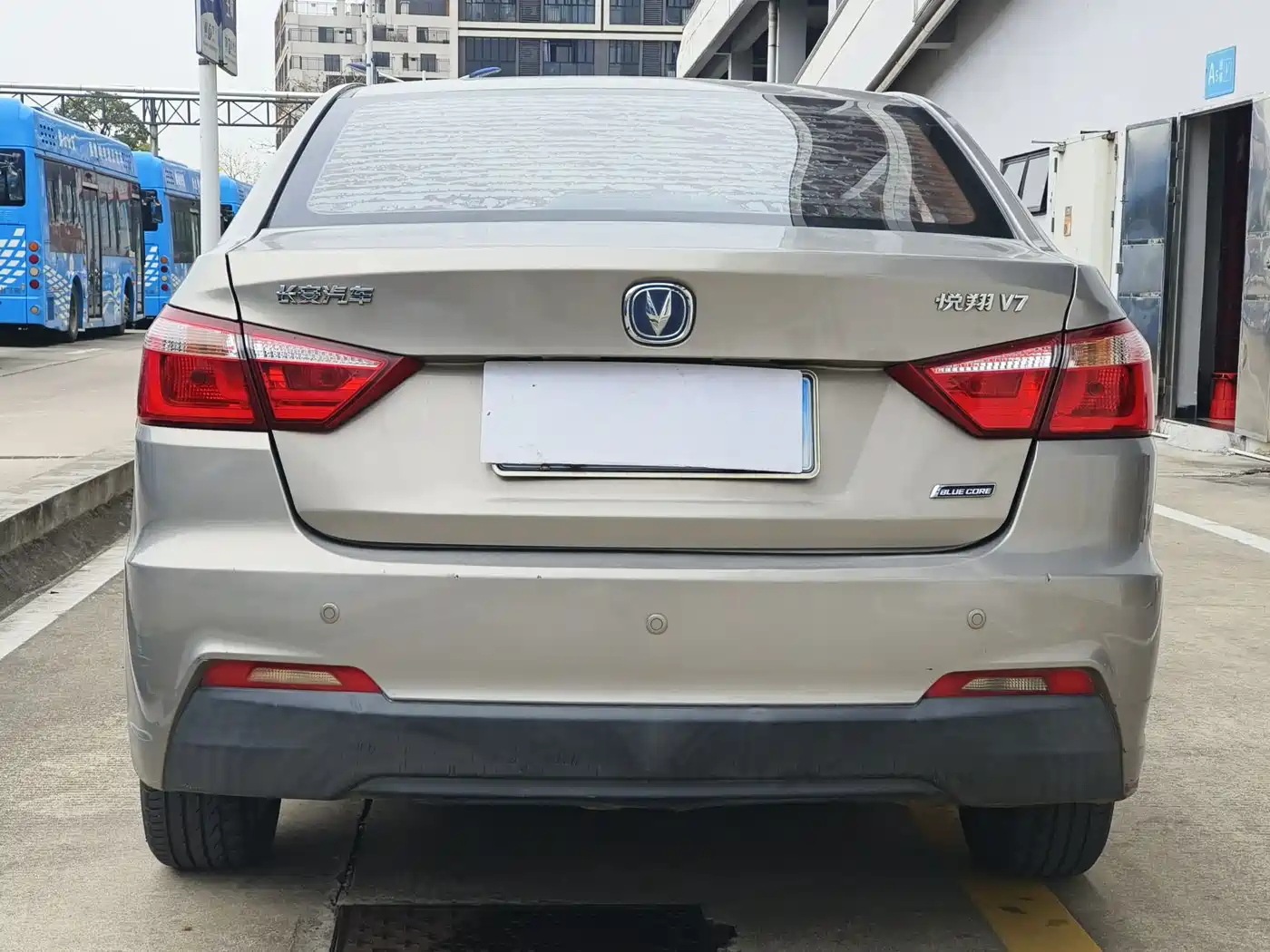 CHANGAN YUEXIANG V7