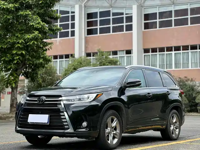 TOYOTA HIGHLANDER