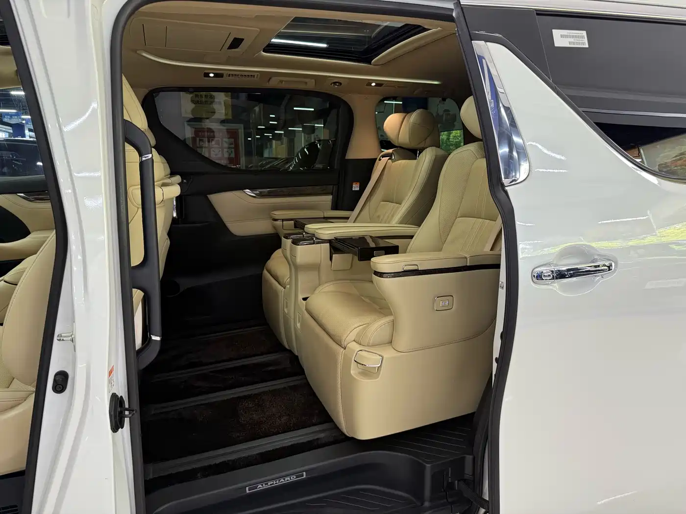 Toyota Alphard 2021 Hybrid 2.5L Premium фото 5