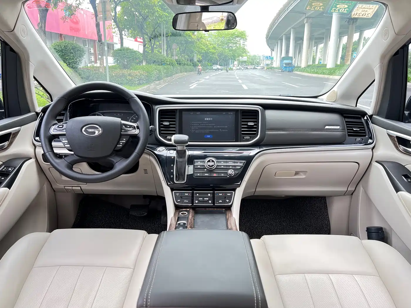 GAC Trumpchi Trumpchi M8 2018 320T Exclusive Edition фото 11