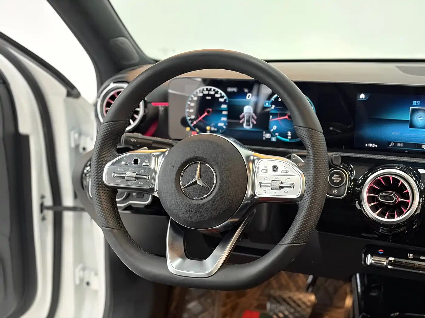 Mercedes-Benz A-Class 2021 A 200 L Sport Sedan Fashion Edition фото 3