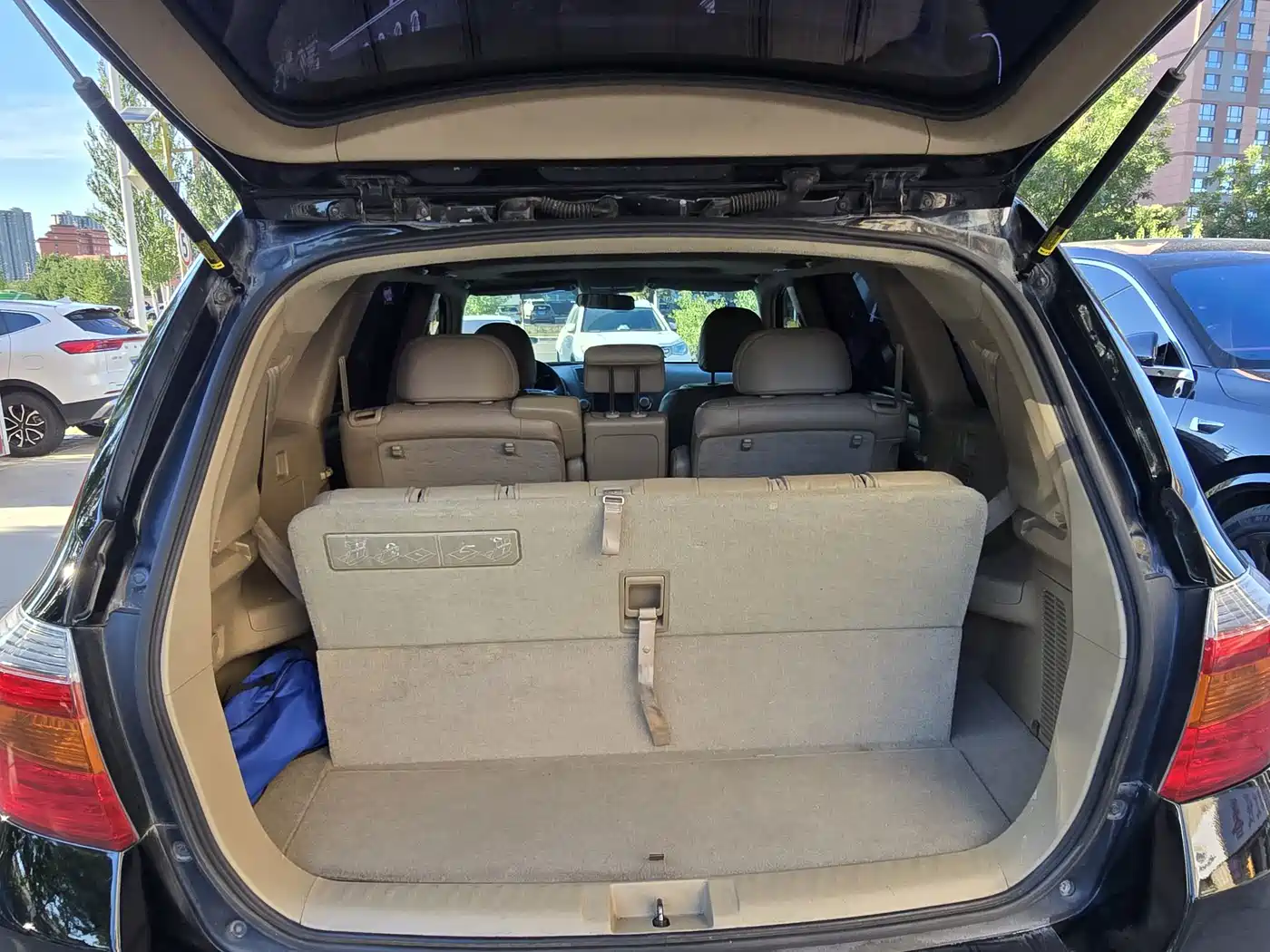 Photo 4 - Toyota Highlander