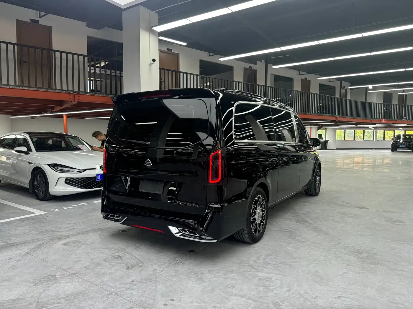 Mercedes-Benz Vito 2023 2.0T Elite 7-Seater фото 12