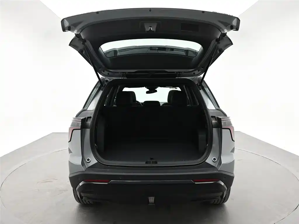 Chevrolet Equinox Plus 2024 102km RS Flagship Edition фото 8