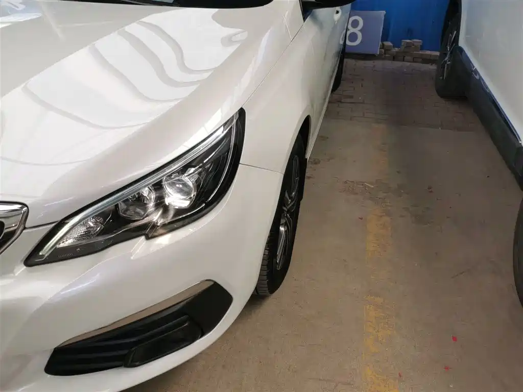 Peugeot 308 2018 1.6L Auto Luxury Edition фото 24