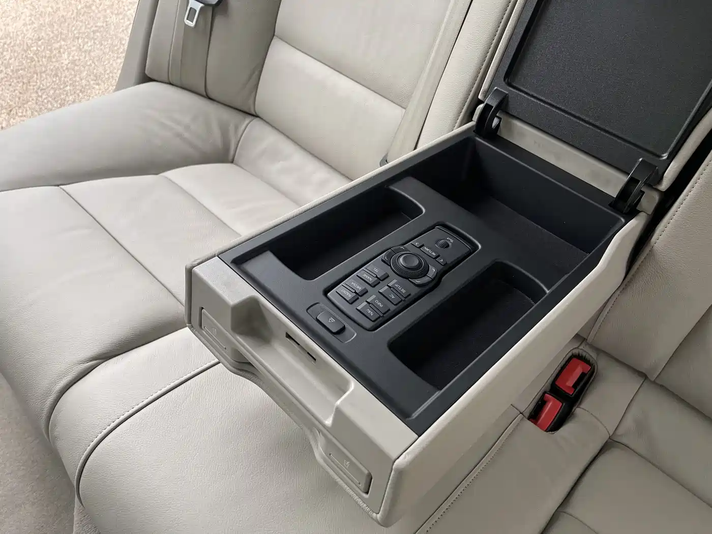 Photo 17 - Audi A6L