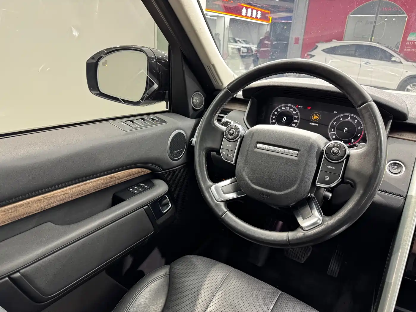 Land Rover Discovery 2019 3.0 SC V6 HSE LUXURY фото 10