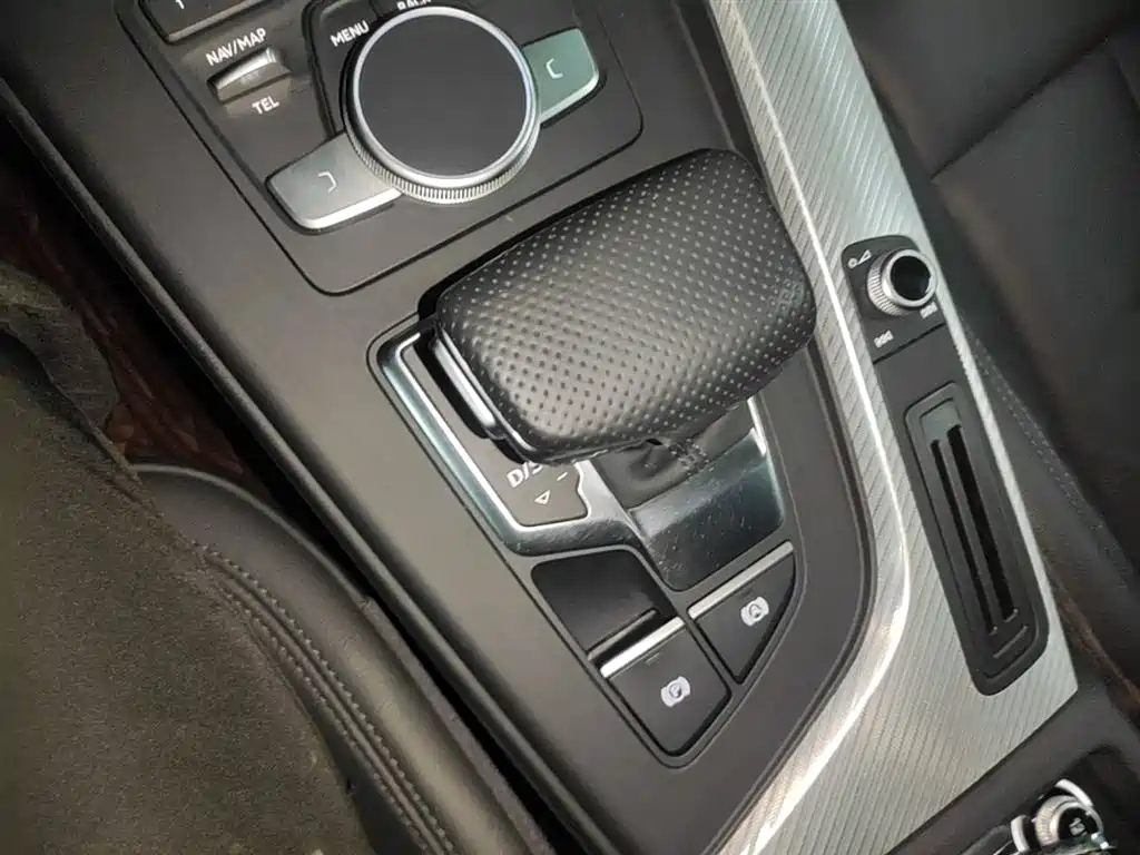 Audi A4L 2017 40 TFSI Fashion Edition фото 14