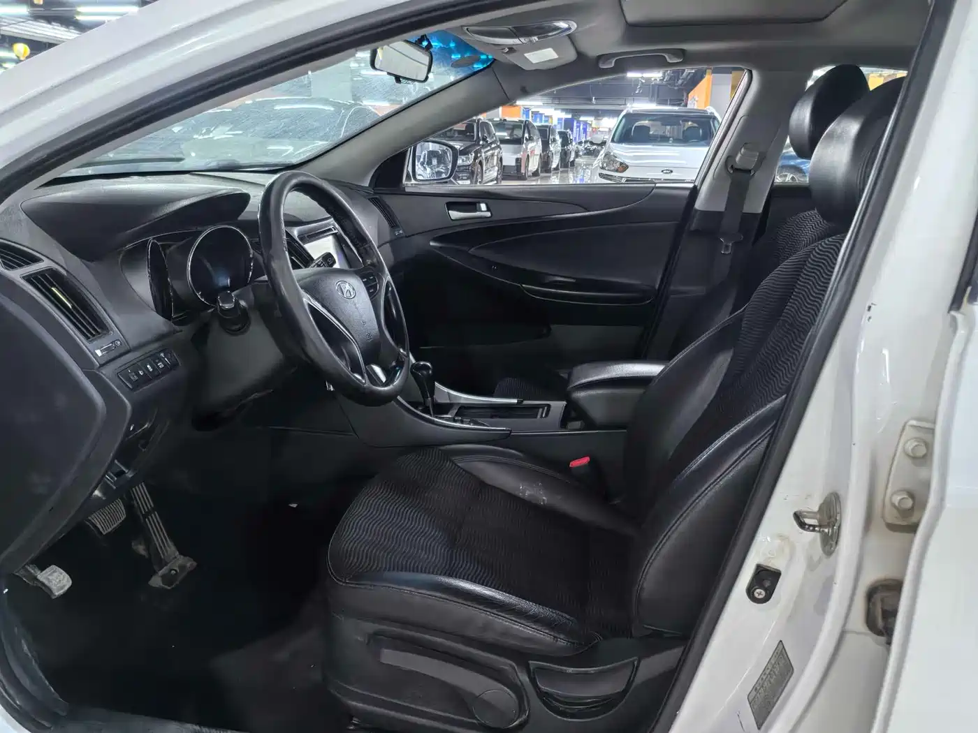 Hyundai Sonata 2013 Model 2.0L Automatic Leading Edition фото 4