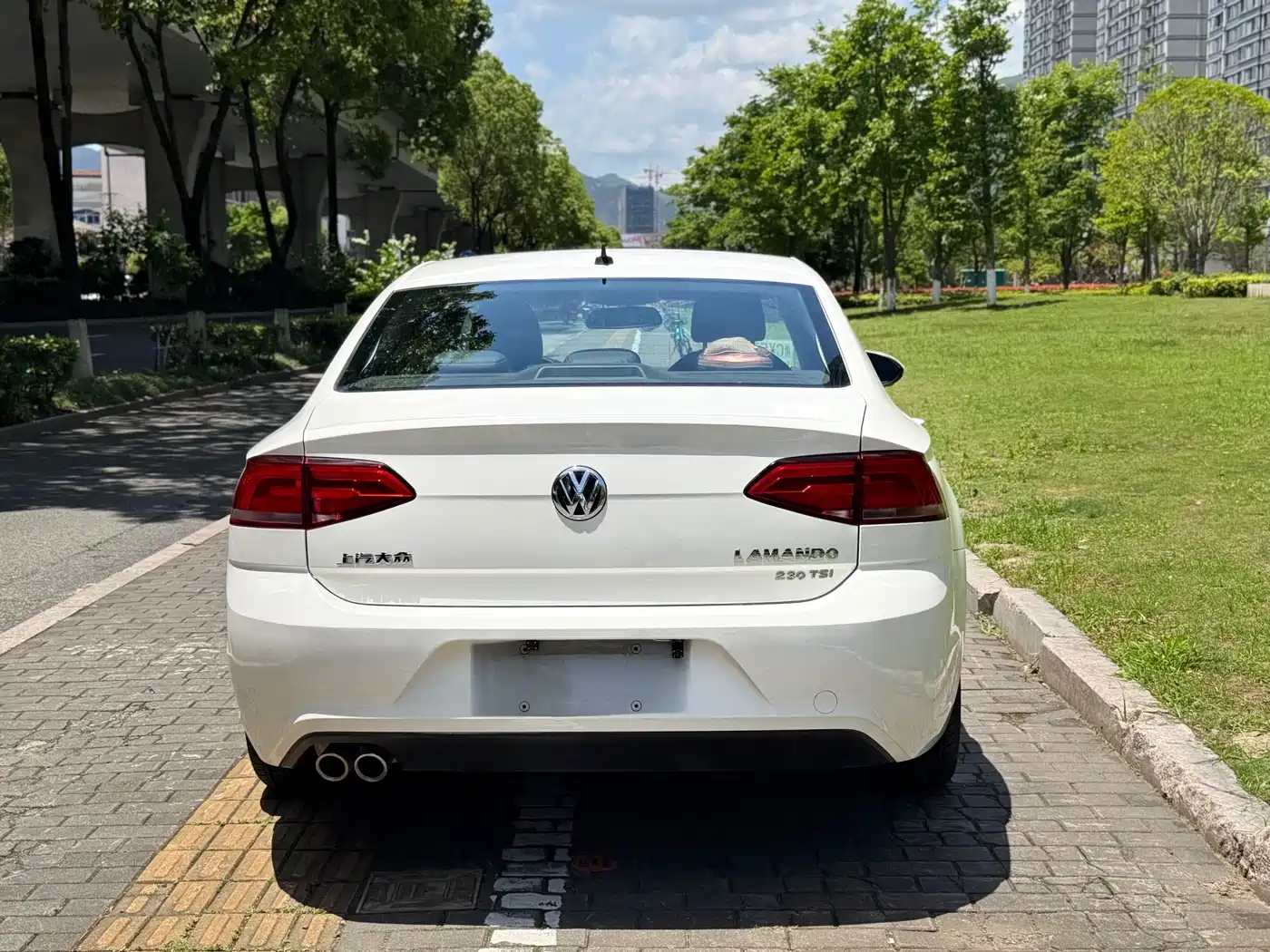 Volkswagen Lamando 2015 230TSI DSG Style фото 14