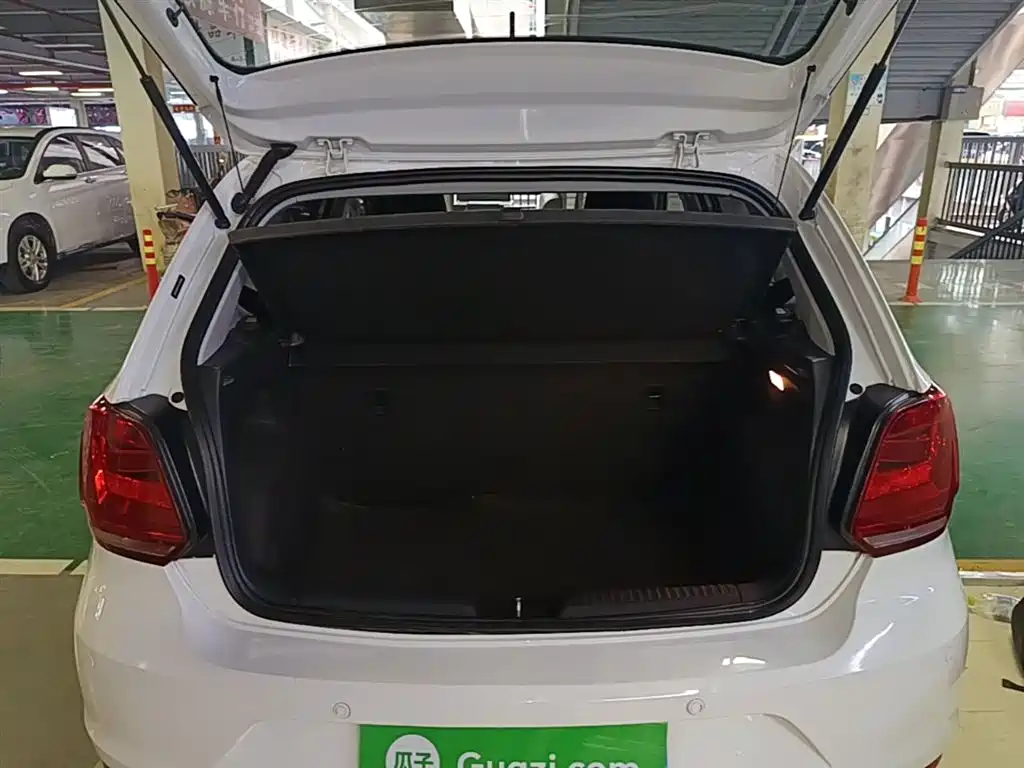 Volkswagen Polo 2016 1.4L Automatic Trend фото 19