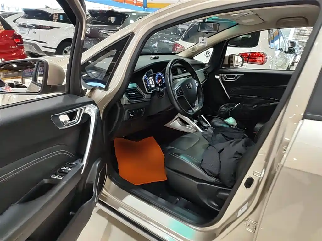 Фото 16 - Geely Vision X3
