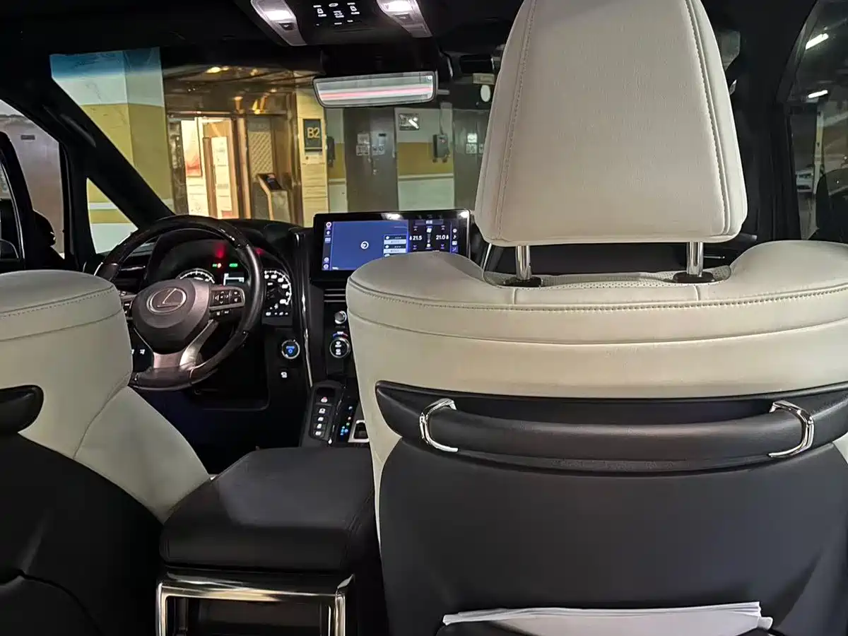 Lexus LM 2020 300h Seven-Seater Elegance Edition фото 14