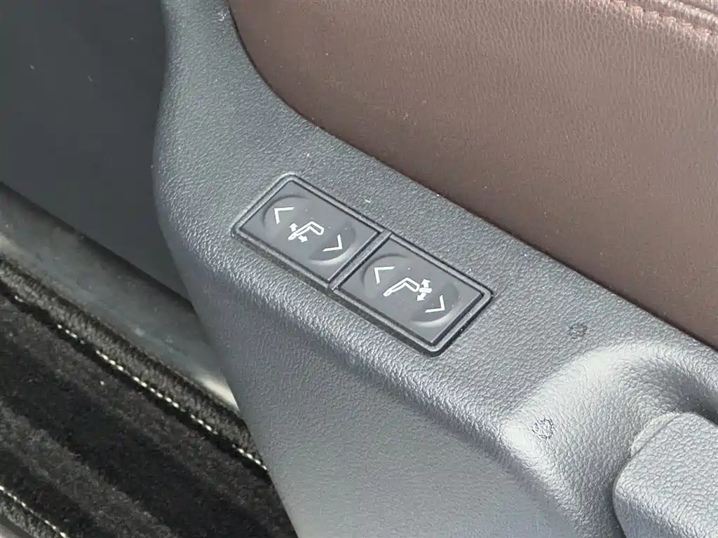 Toyota Granvia 2023 2.5L Hybrid Flagship VIP Edition фото 11