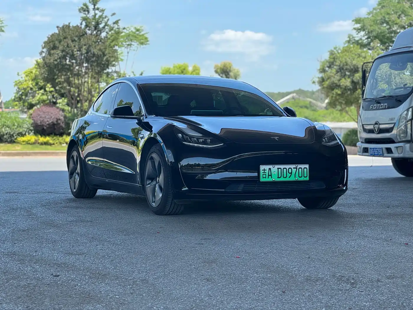 TESLA MODEL 3