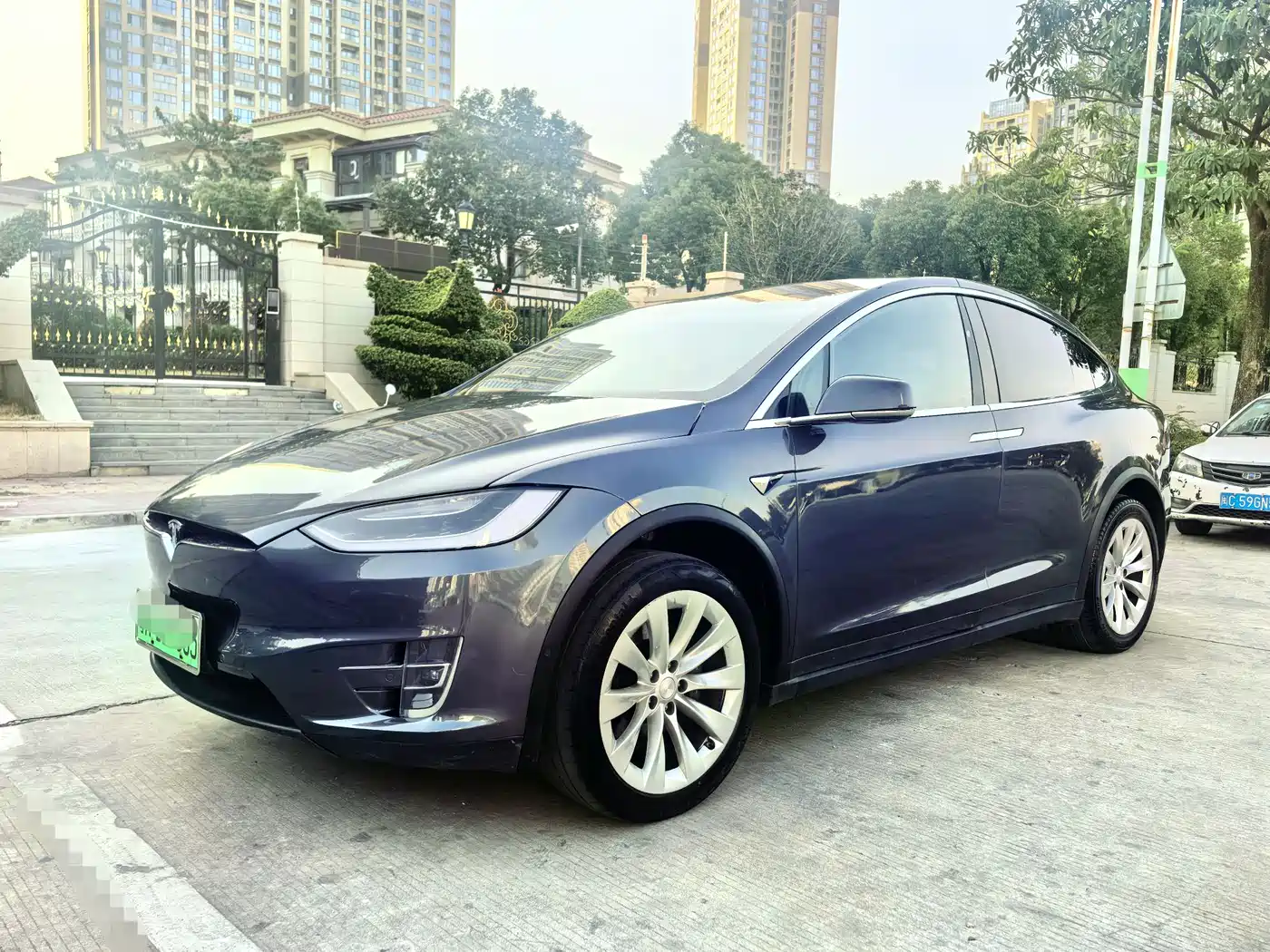 TESLA MODEL X