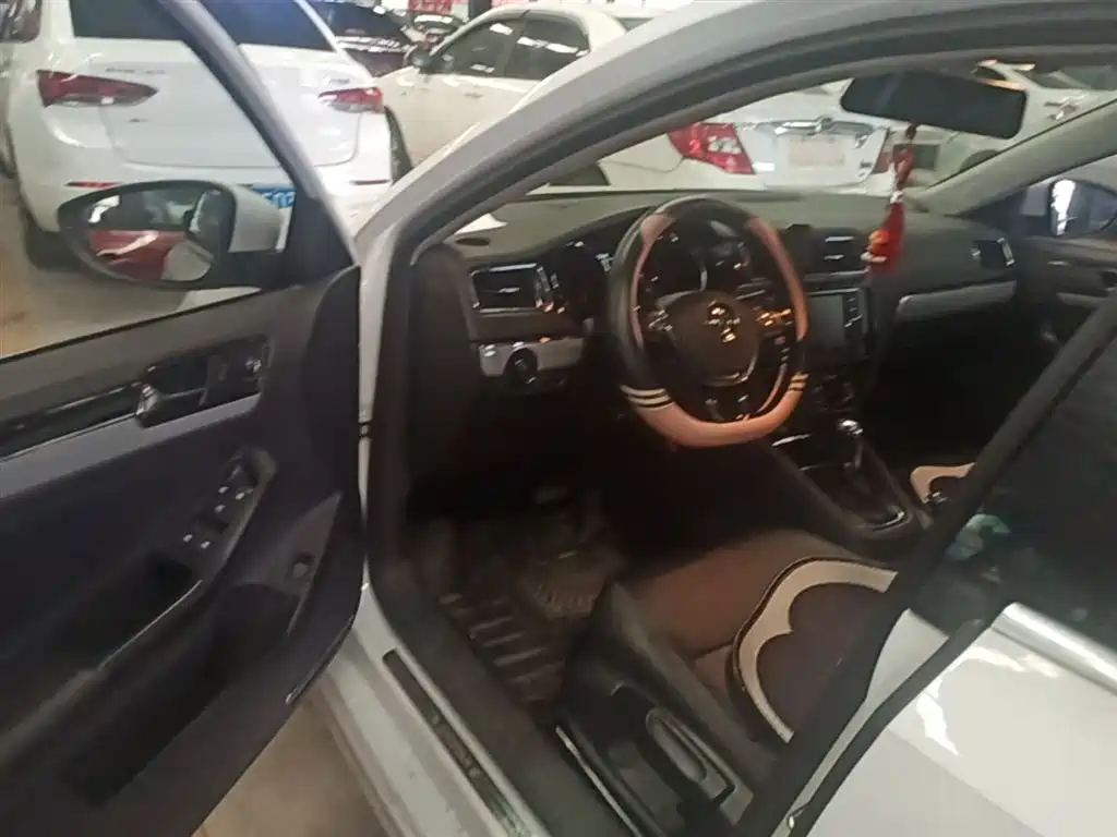 Volkswagen Sagitar 2017 180TSI Auto Exclusive Edition фото 16