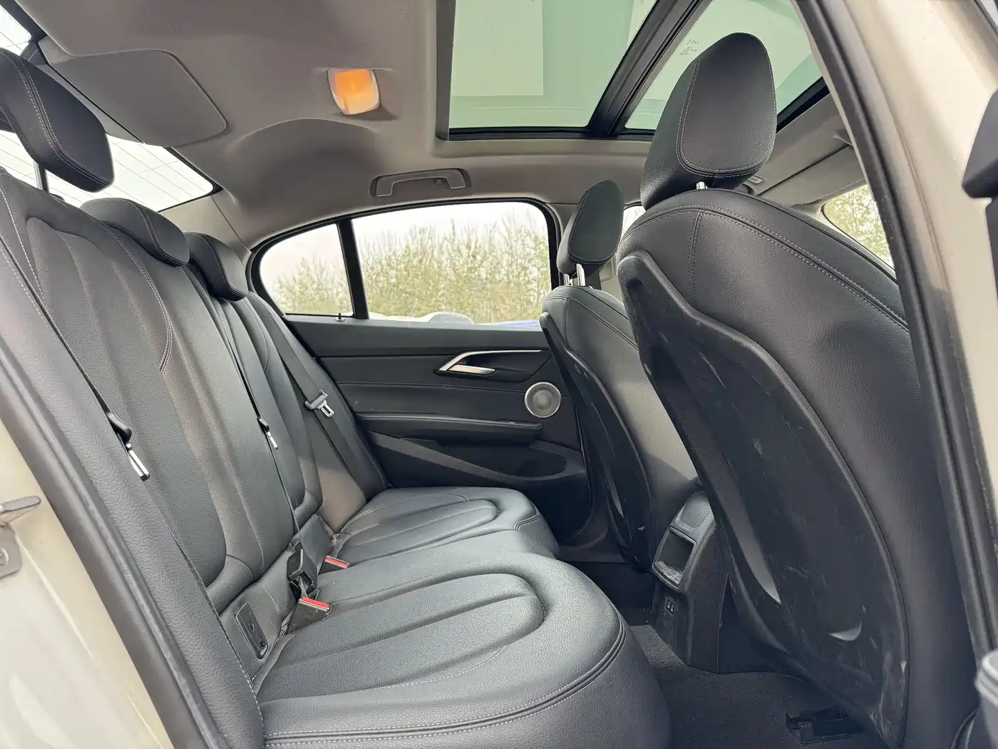 BMW 1 Series 2021 120i M Sport Shadow Edition фото 8