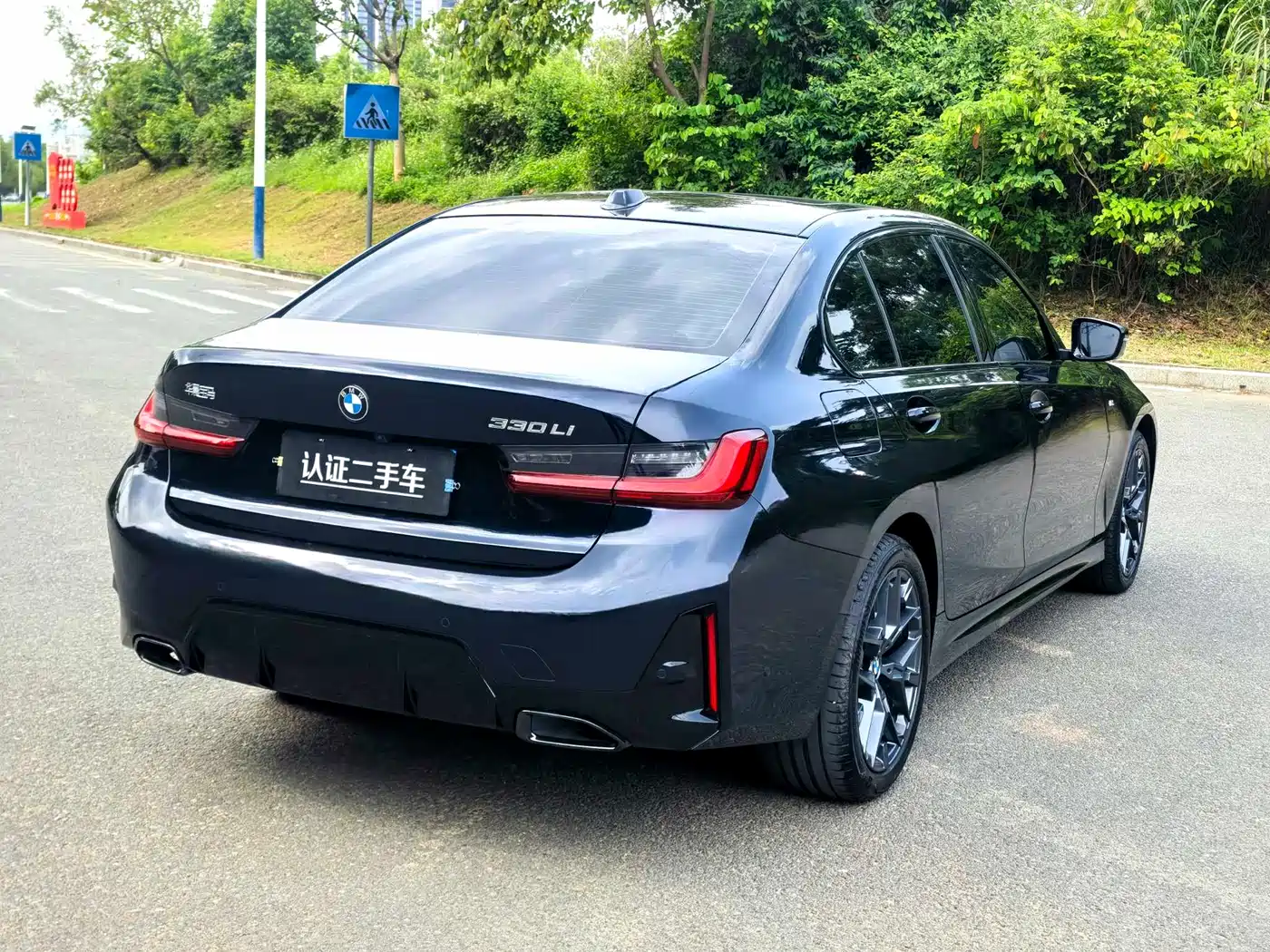 BMW 3 Series 2025 330Li M Sport Night Edition фото 15