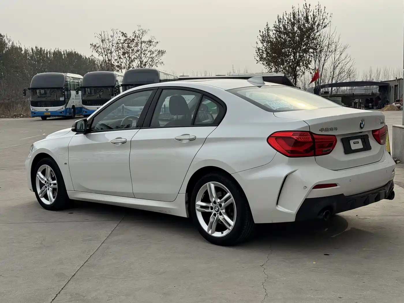BMW 1 Series 2021 120i M Sport Shadow Edition фото 2