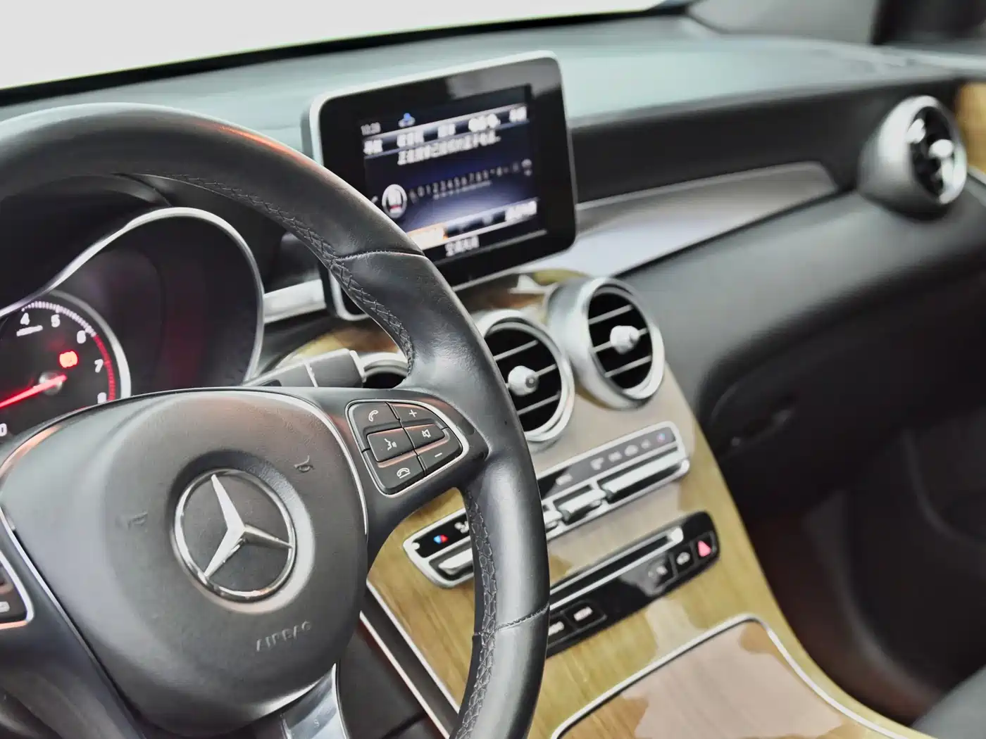 Mercedes-Benz GLC Coupe 2019 GLC 260 4MATIC Coupe SUV фото 17