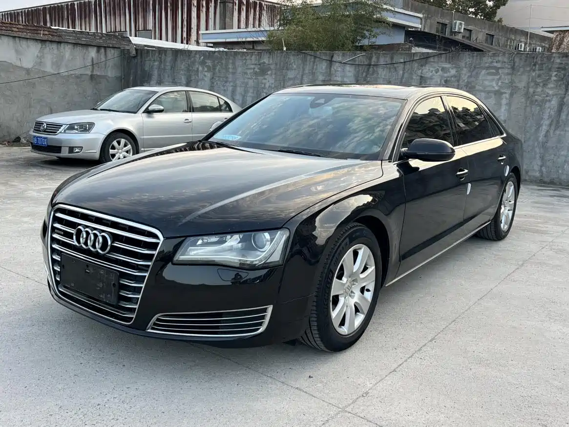 Фото 1 - Audi A8