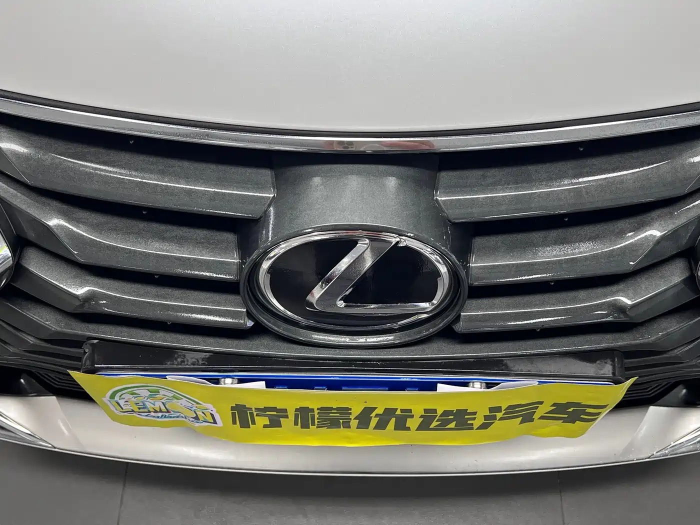 Lexus IS 2017 300 Leading Edition фото 9
