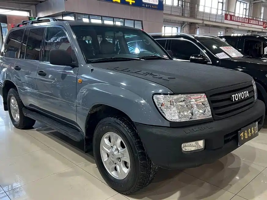 Toyota Land Cruiser 2005 4.7L Automatic VX-R фото 3
