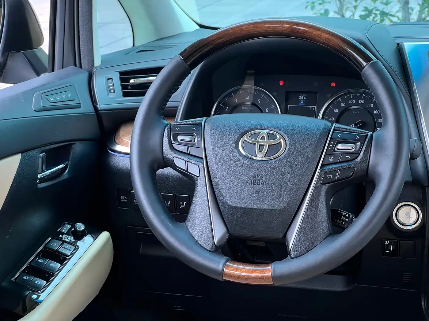 Toyota Alphard 2015 3.5L Premium Edition фото 17